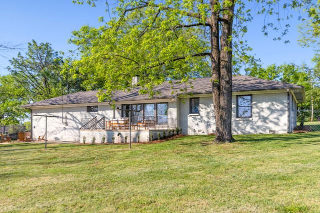 305 Shepherd Hills Dr, Madison, TN 37115