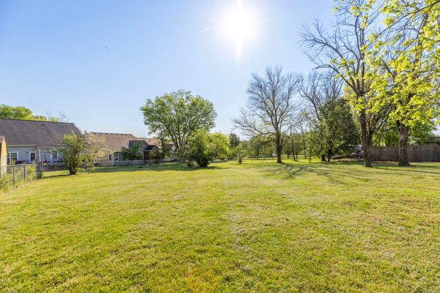 305 Shepherd Hills Dr, Madison, TN 37115