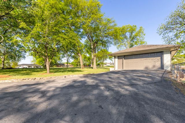 305 Shepherd Hills Dr, Madison, TN 37115