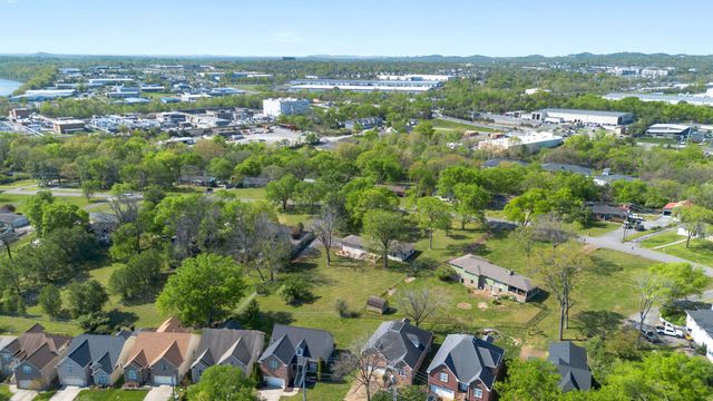 305 Shepherd Hills Dr, Madison, TN 37115