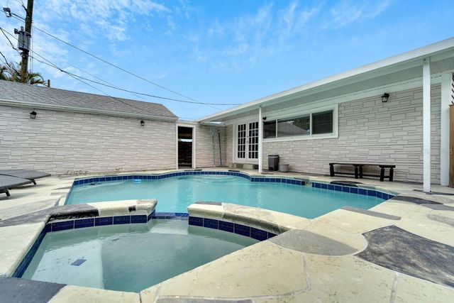 2219 16TH STREET N, St Petersburg, FL 33704