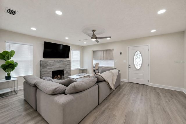 2219 16TH STREET N, St Petersburg, FL 33704