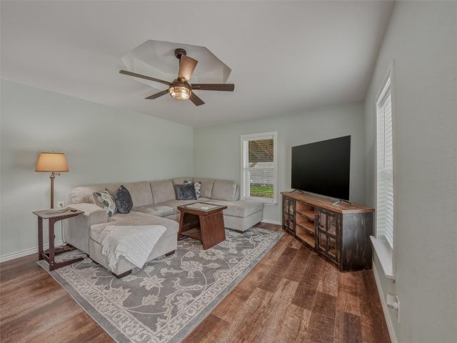 513 W Water Street, Weatherford, TX 76086