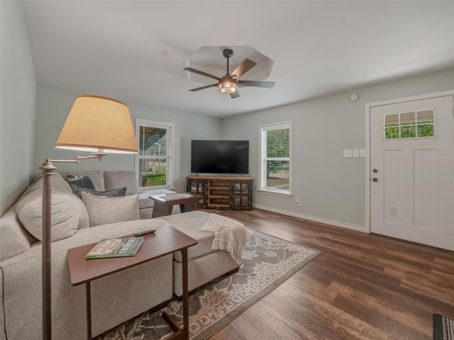 513 W Water Street, Weatherford, TX 76086