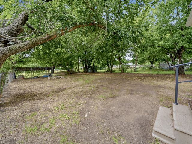 513 W Water Street, Weatherford, TX 76086