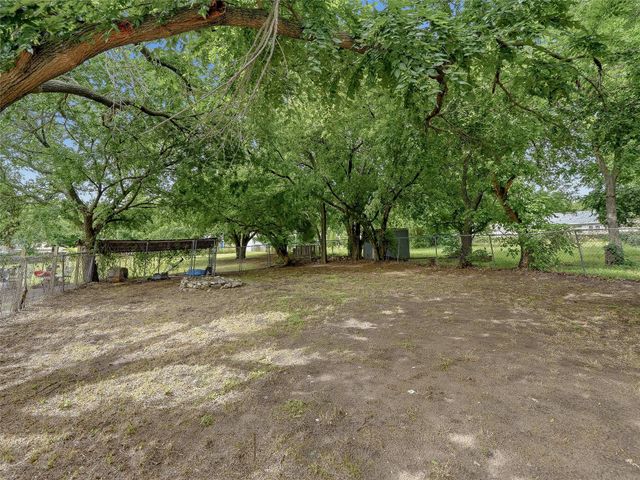 513 W Water Street, Weatherford, TX 76086