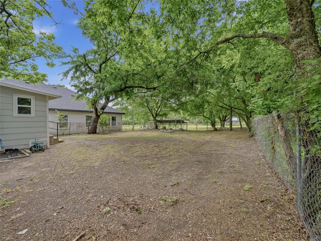 513 W Water Street, Weatherford, TX 76086