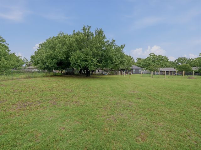 513 W Water Street, Weatherford, TX 76086