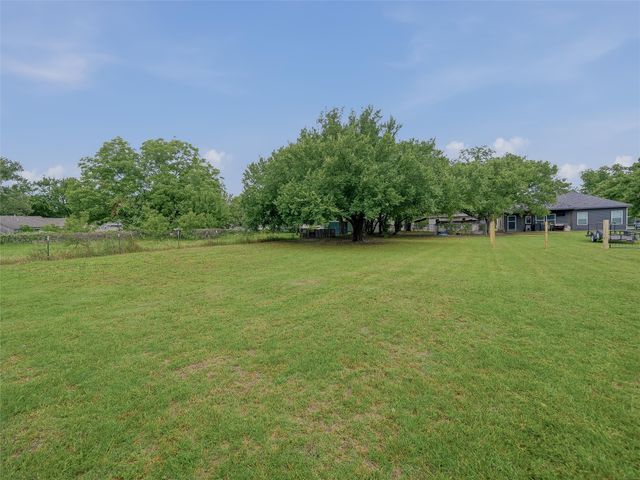 513 W Water Street, Weatherford, TX 76086