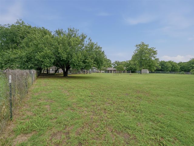 513 W Water Street, Weatherford, TX 76086