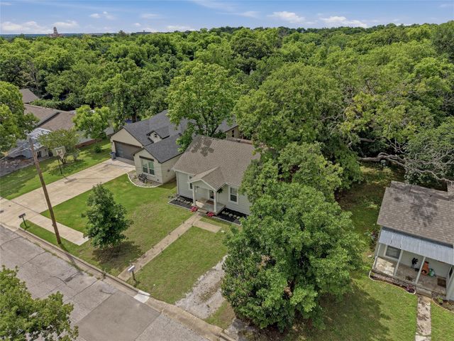 513 W Water Street, Weatherford, TX 76086
