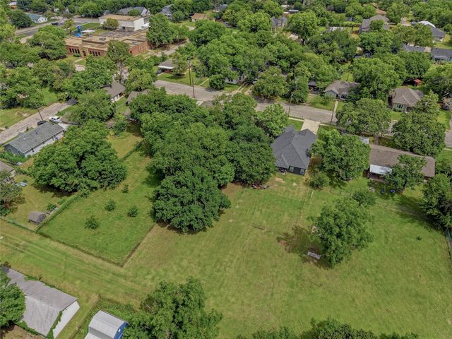 513 W Water Street, Weatherford, TX 76086