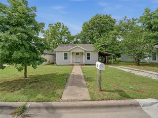 513 W Water Street, Weatherford, TX 76086
