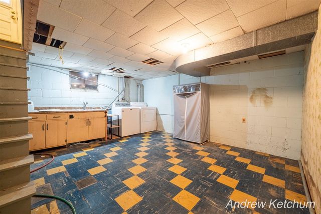 297 Fourth Avenue, Holland, MI 49424