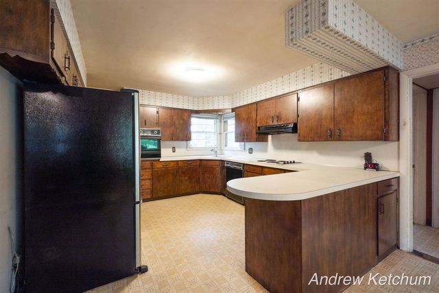 297 Fourth Avenue, Holland, MI 49424