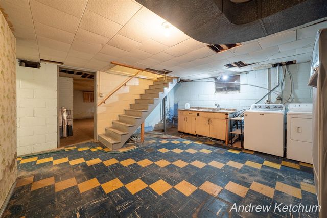 297 Fourth Avenue, Holland, MI 49424
