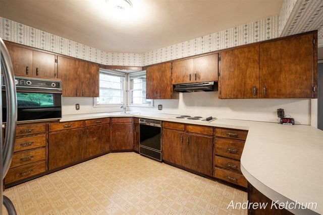 297 Fourth Avenue, Holland, MI 49424