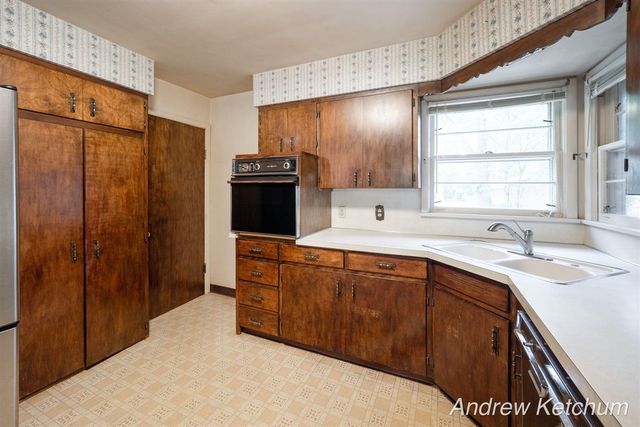 297 Fourth Avenue, Holland, MI 49424