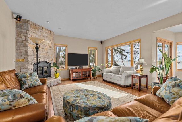 2740 MARINE DRIVE, Oshkosh, WI 54901