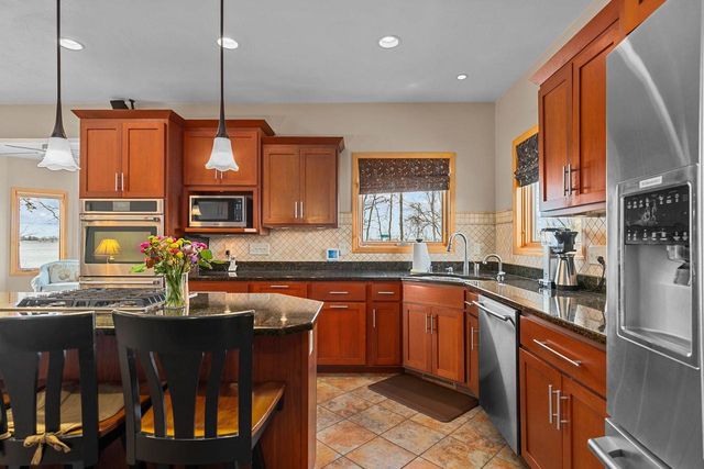 2740 MARINE DRIVE, Oshkosh, WI 54901