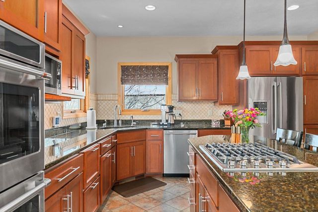 2740 MARINE DRIVE, Oshkosh, WI 54901