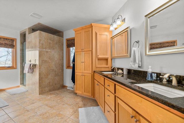 2740 MARINE DRIVE, Oshkosh, WI 54901