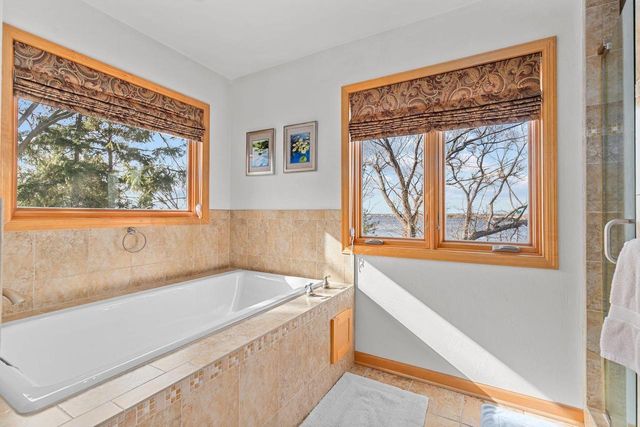 2740 MARINE DRIVE, Oshkosh, WI 54901