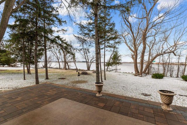 2740 MARINE DRIVE, Oshkosh, WI 54901