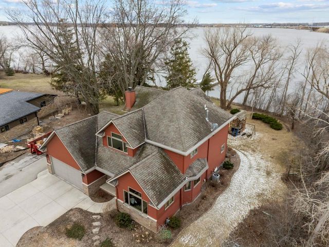 2740 MARINE DRIVE, Oshkosh, WI 54901