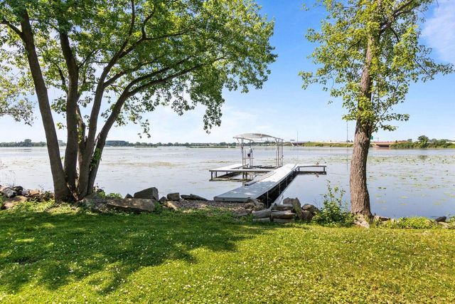 2740 MARINE DRIVE, Oshkosh, WI 54901