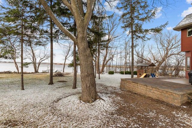 2740 MARINE DRIVE, Oshkosh, WI 54901