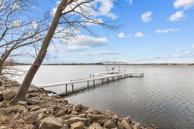 2740 MARINE DRIVE, Oshkosh, WI 54901