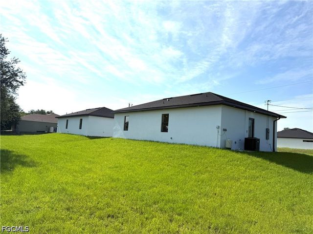 353 Pomona ST, Lehigh Acres, FL 33974