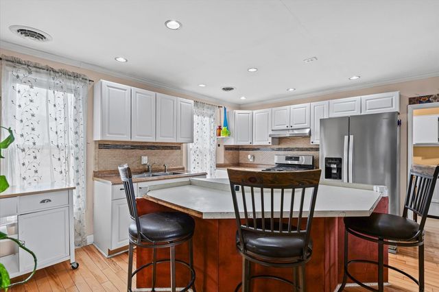 2210 Fogel Road, Mahomet, IL 61853