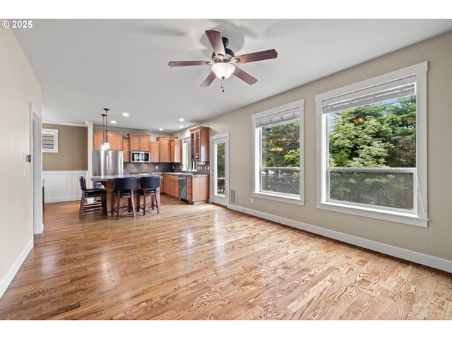 13243 Se BUFORD Ct, Portland, OR 97236