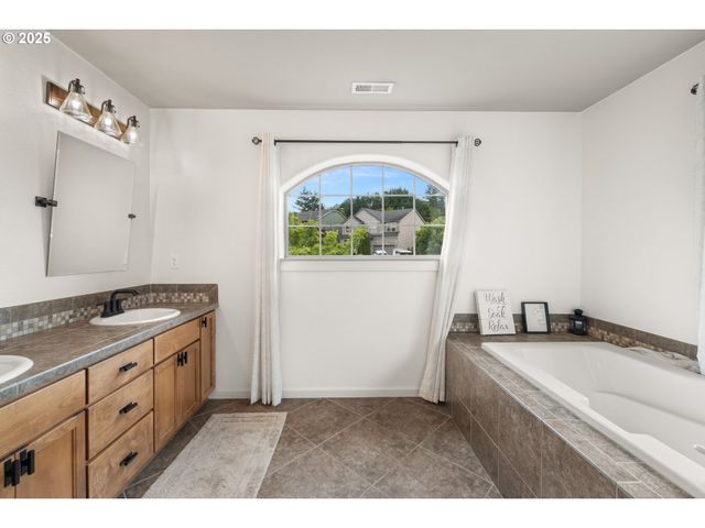 13243 Se BUFORD Ct, Portland, OR 97236