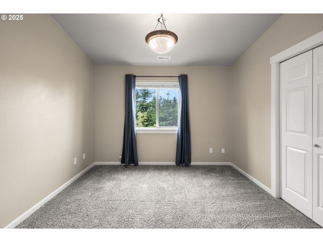 13243 Se BUFORD Ct, Portland, OR 97236