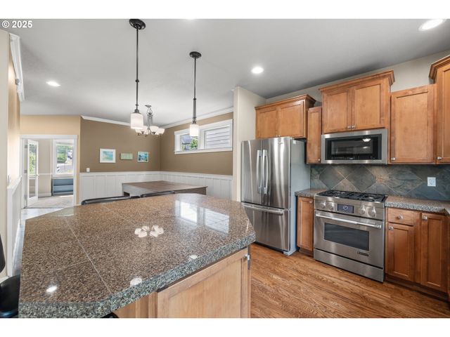 13243 Se BUFORD Ct, Portland, OR 97236