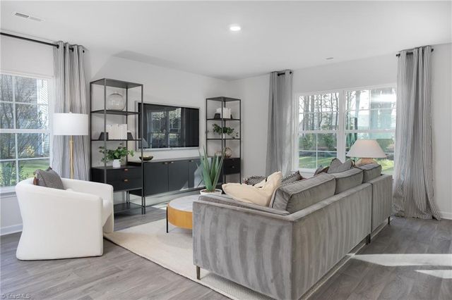 115 Beechwood Circle, Thomasville, NC 27360