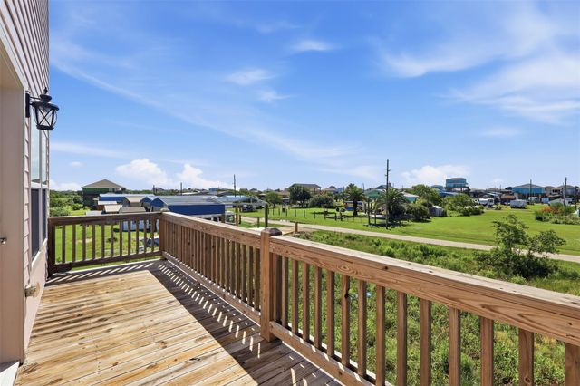 124 Jewel Drive, Bolivar Peninsula, TX 77650