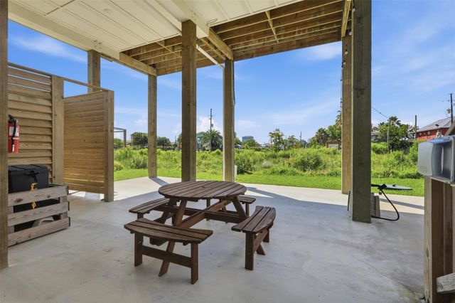 124 Jewel Drive, Bolivar Peninsula, TX 77650