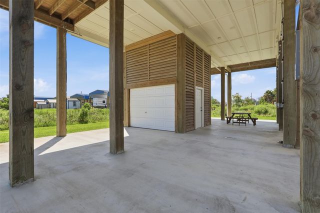 124 Jewel Drive, Bolivar Peninsula, TX 77650