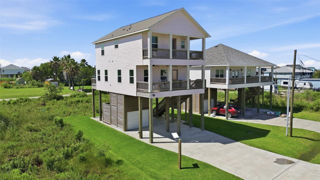 124 Jewel Drive, Bolivar Peninsula, TX 77650