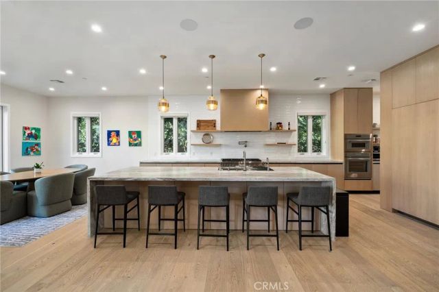 15547 Valley Vista Boulevard, Encino, CA 91436