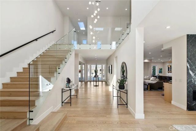 15547 Valley Vista Boulevard, Encino, CA 91436