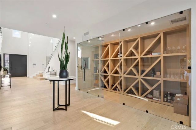 15547 Valley Vista Boulevard, Encino, CA 91436