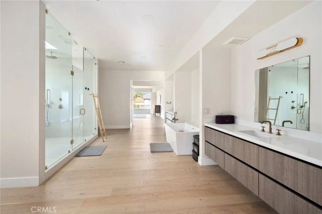 15547 Valley Vista Boulevard, Encino, CA 91436