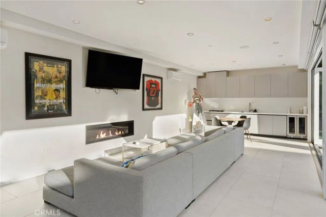15547 Valley Vista Boulevard, Encino, CA 91436
