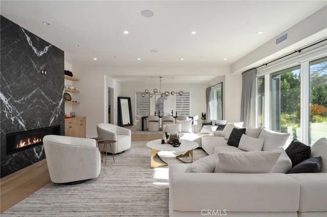 15547 Valley Vista Boulevard, Encino, CA 91436