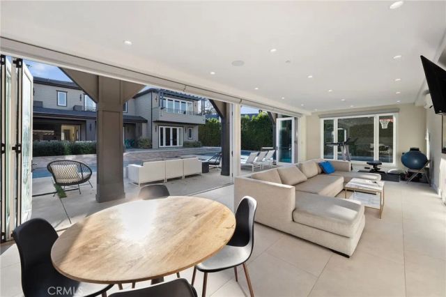 15547 Valley Vista Boulevard, Encino, CA 91436